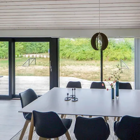 Hébergement de vacances Three-bedroom In *