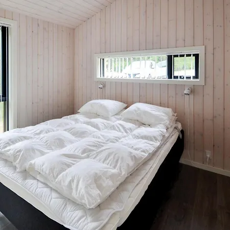 Three-bedroom In Glesborg